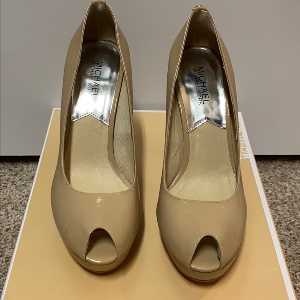 NWOT Michael Kors platform pumps
